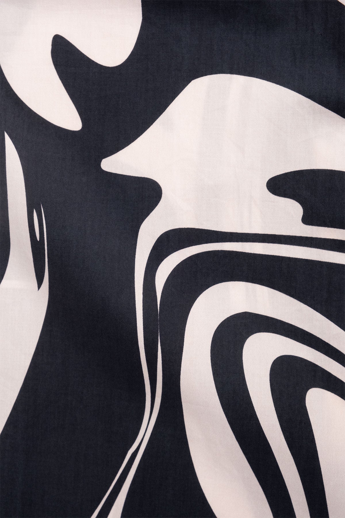 Camisa Convertible Collar Boxy Marble Black - Polonio Uruguay