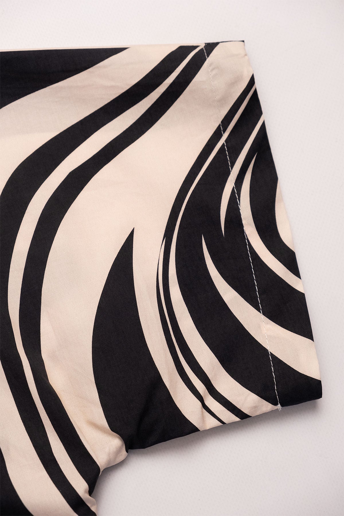 Camisa Convertible Collar Boxy Marble Black - Polonio Uruguay