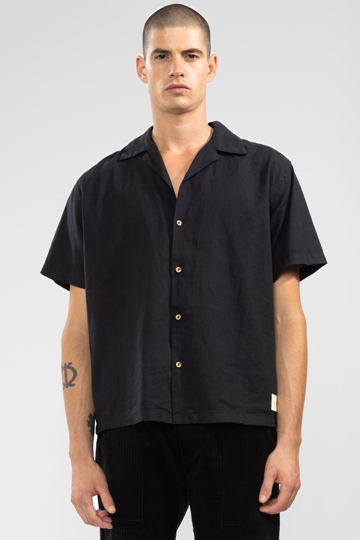Camisa Camp Collar Boxy Negra - Polonio Uruguay